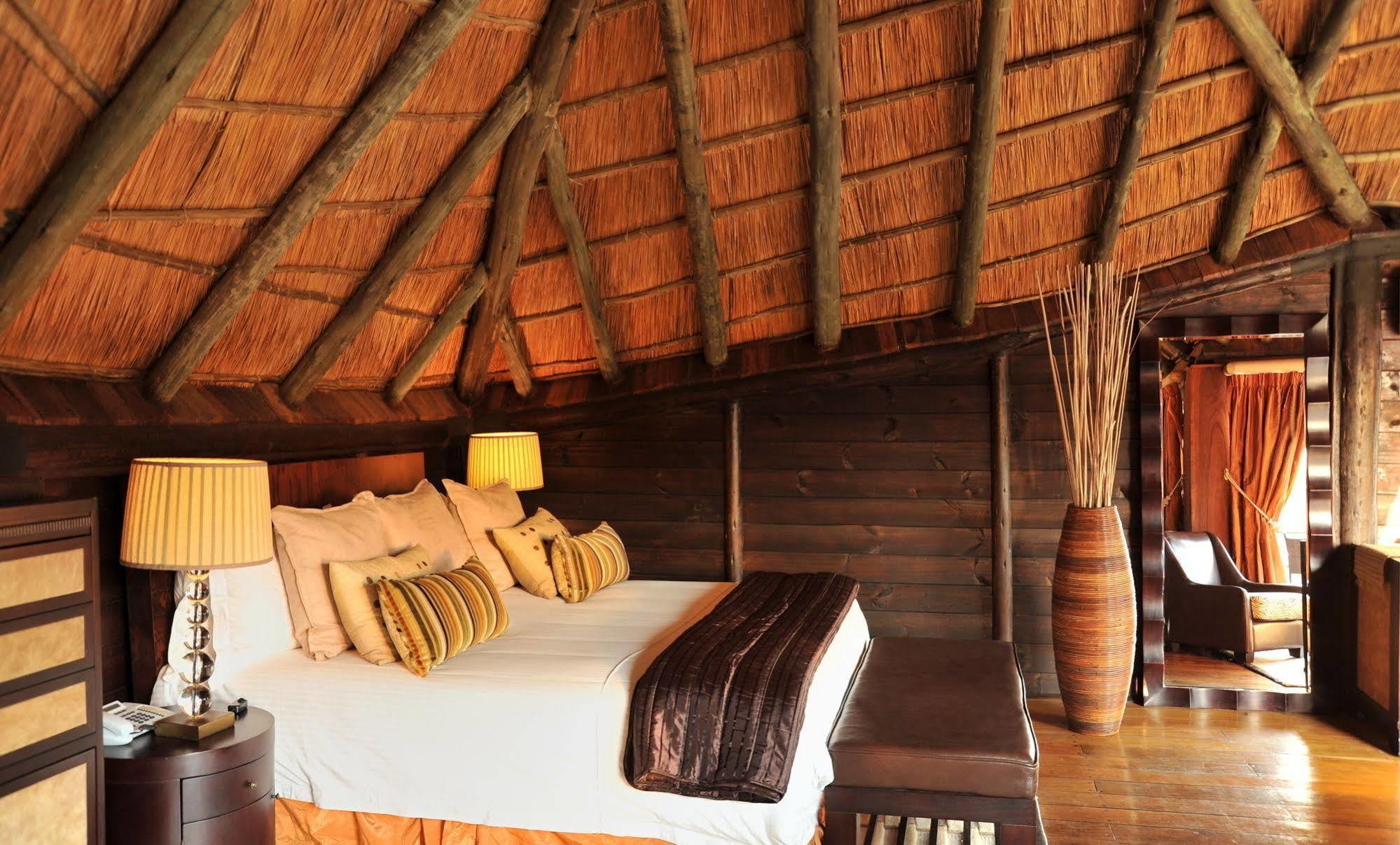 Serena Mivumo River Lodge Mkalinzu エクステリア 写真